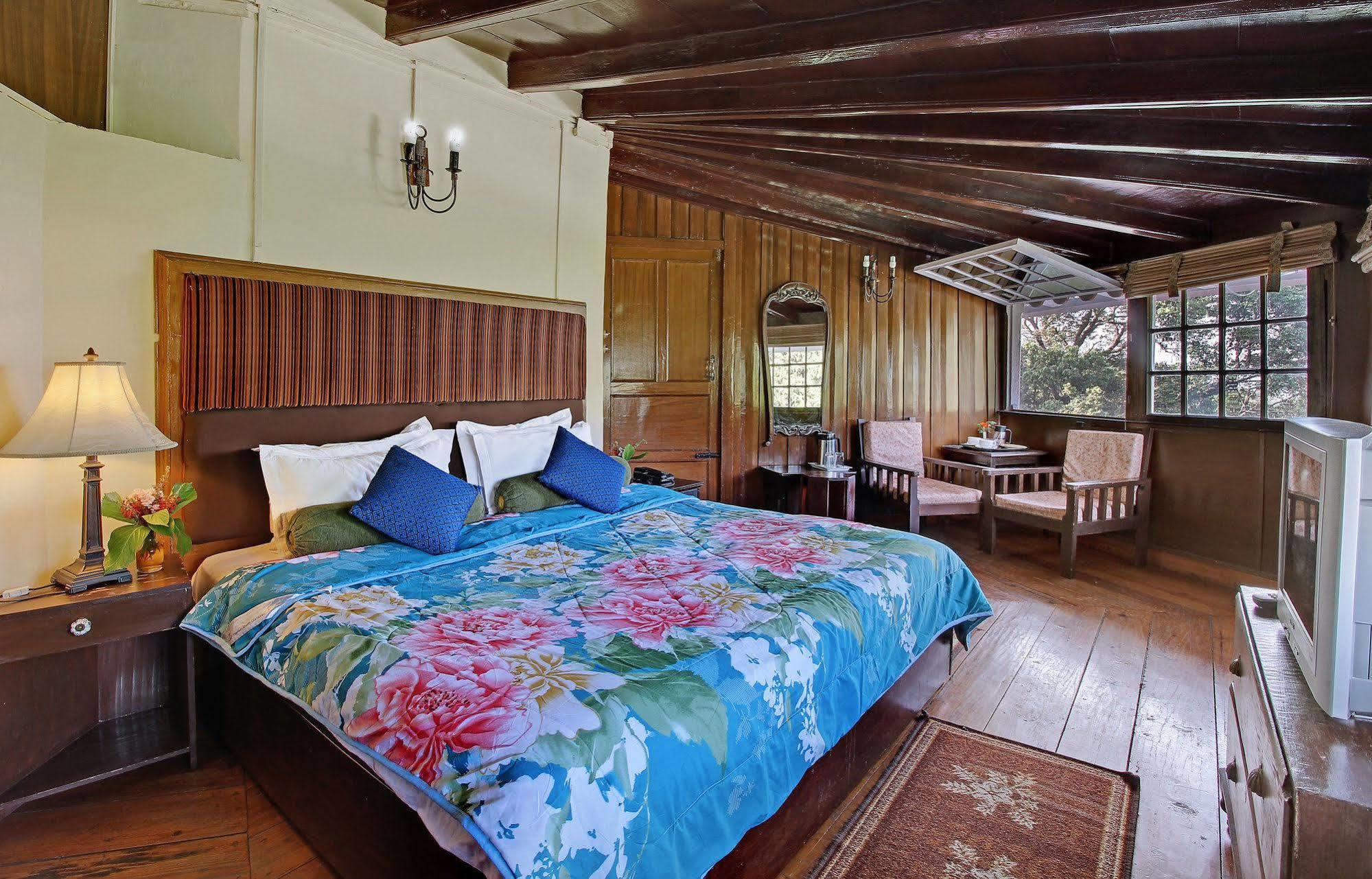 Chevron Rosemount Hotel Ranikhet Eksteriør billede