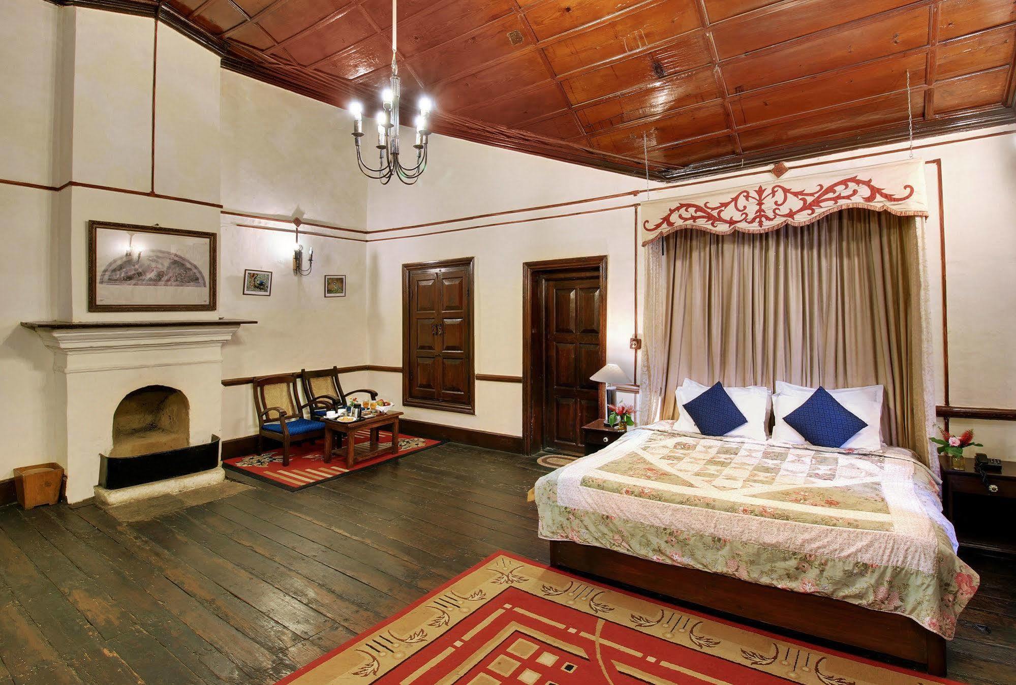 Chevron Rosemount Hotel Ranikhet Eksteriør billede